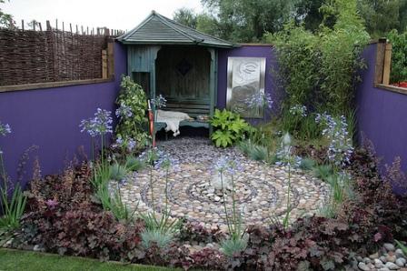 purple plants in the garden create a sense of rhythm